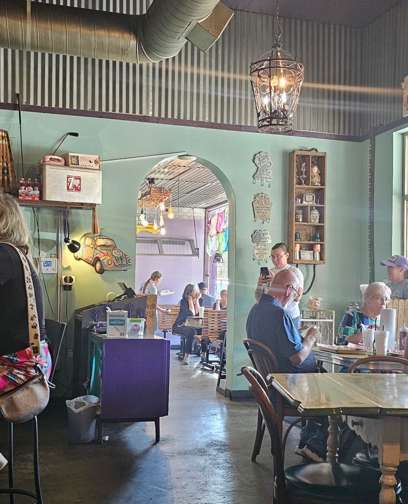 The Purple Daisy - Picnic Cafe