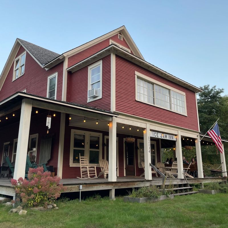Ice Jam Inn & Restaurant