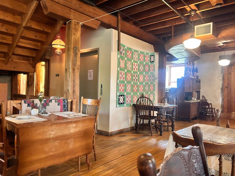 Rough-Sawn Beams And Quilts Set The Whole Mood
