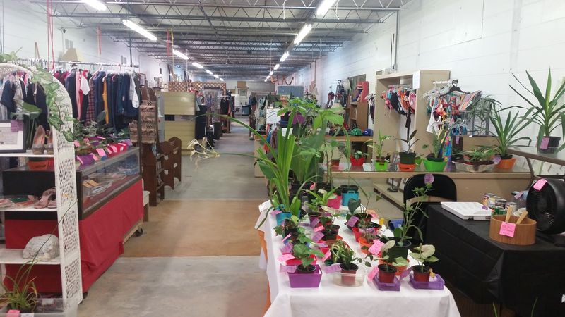 R & R Bargain Center-Flea Market