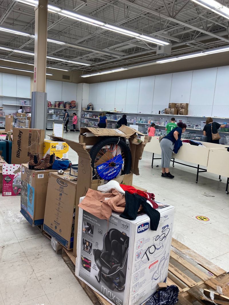 Two Shopping Styles Under One Roof