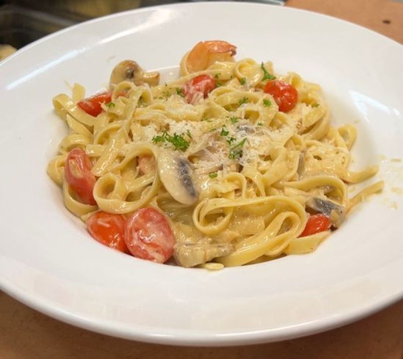 Garlic Noodles Deserve A Spot Next To The Crab