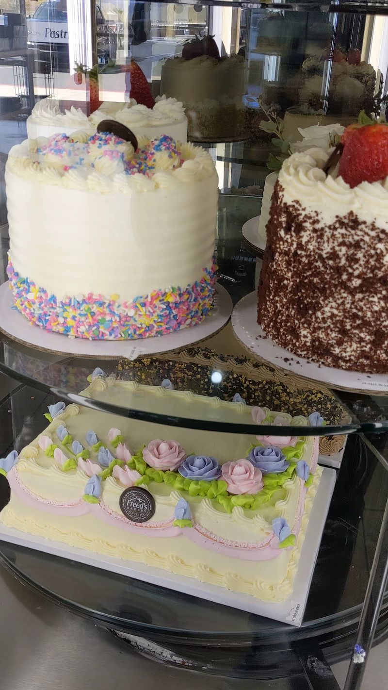Wedding Cakes Worth Coming Back For Decades Later