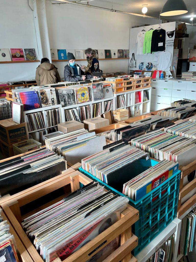 Superior Elevation Record Store / SE DJ SCHOOL