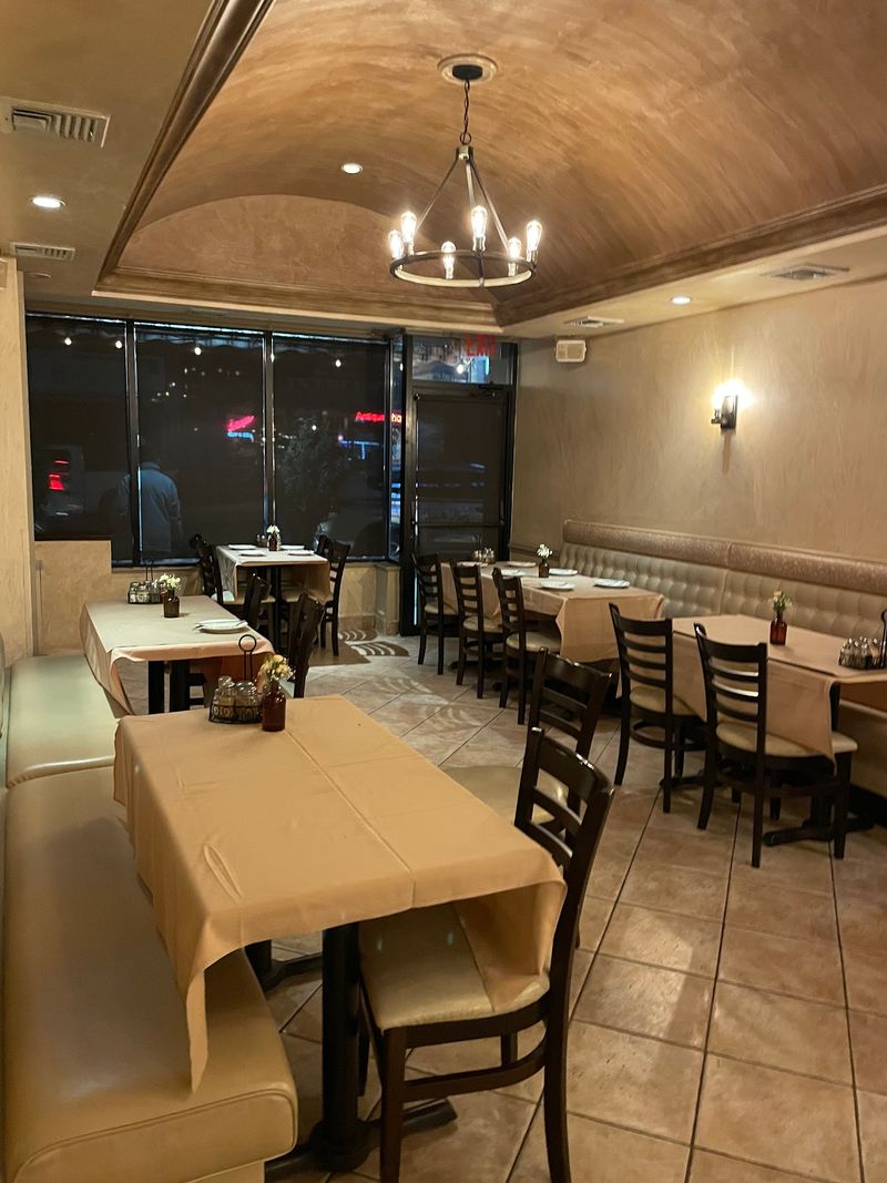 Joe & Pat's Pizzeria & Restaurant - Staten Island