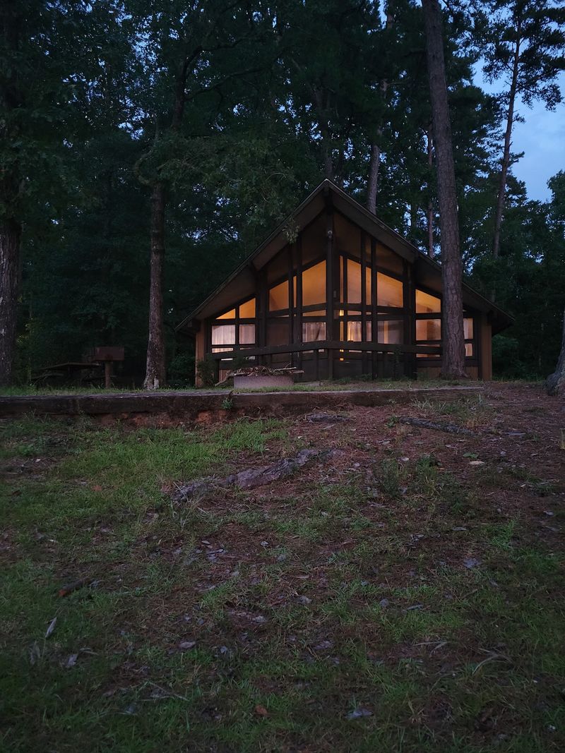Cozy Cabins With Lake Views