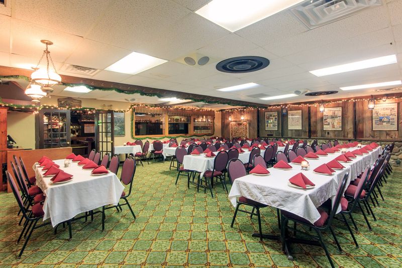 Essen Haus - Restaurant And Bar