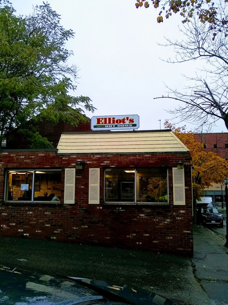 Elliot's Hot Dogs