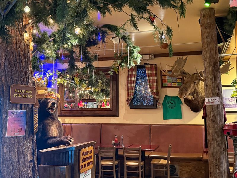 Moose Tooth Grill - Lake George