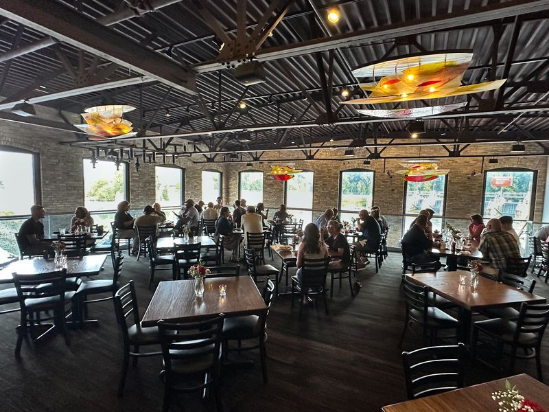 Fratellos Riverfront Restaurant