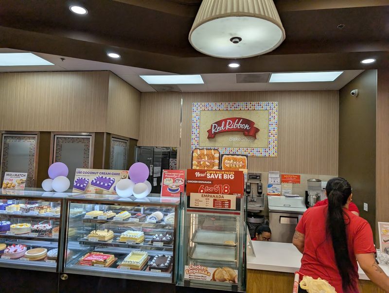 Mamon, The Little Sponge Cake With Big Fans