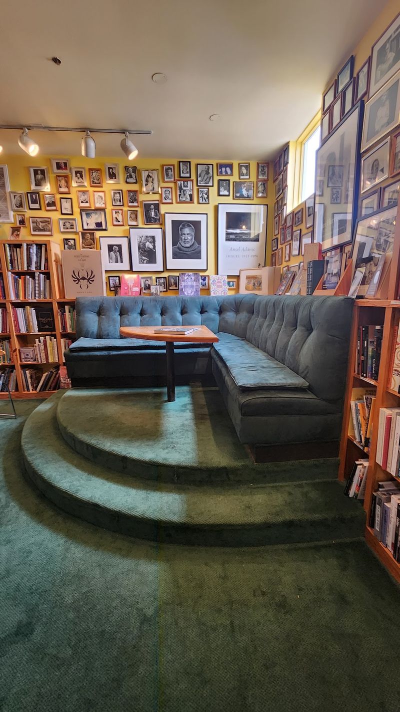 Coffee Below, Books Above