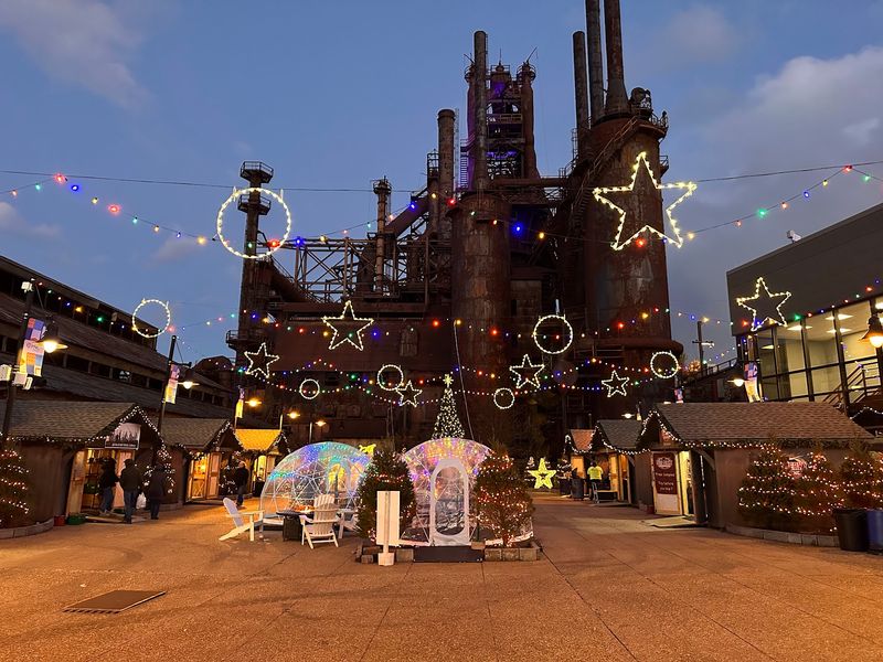 A Little German Village Pops Up Every Winter, And It Looks The Part