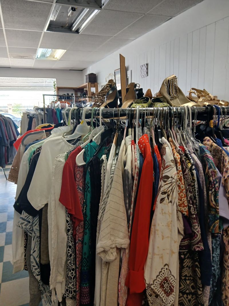 Come With Me Ministry Thrift Store, Waynesboro, MS