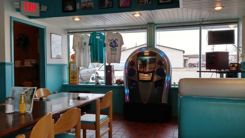Dee's 50'S Place Diner