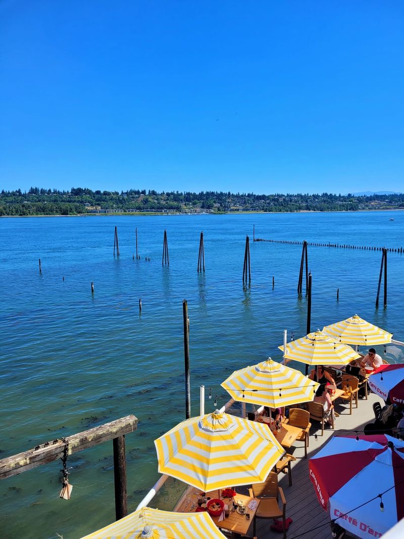 Salty's On The Columbia River