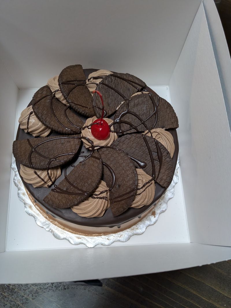 The Cake With A Hidden Cheesecake Surprise