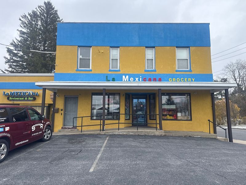 La Mexicana Restaurant & Grocery
