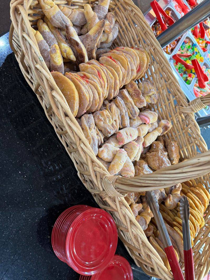 Pan Dulce And The Famous Little Pigs