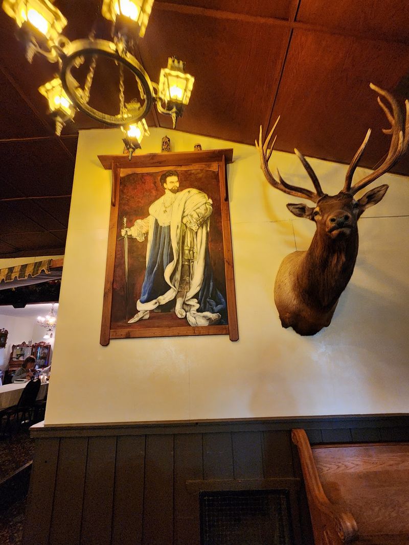 Castles And Kings Keep An Eye On Your Dinner