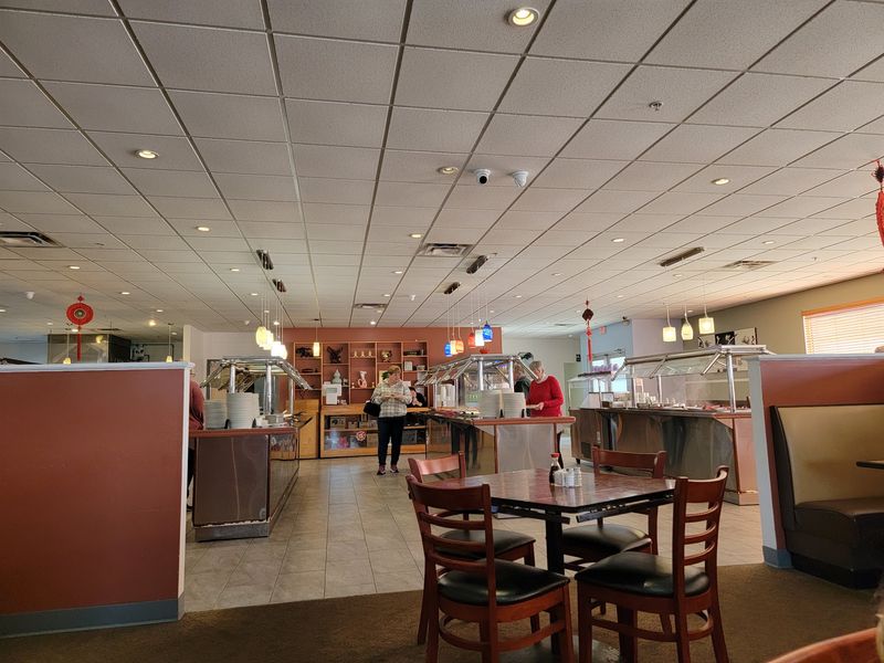 Friendly Faces Keep The Dining Room Feeling Easy