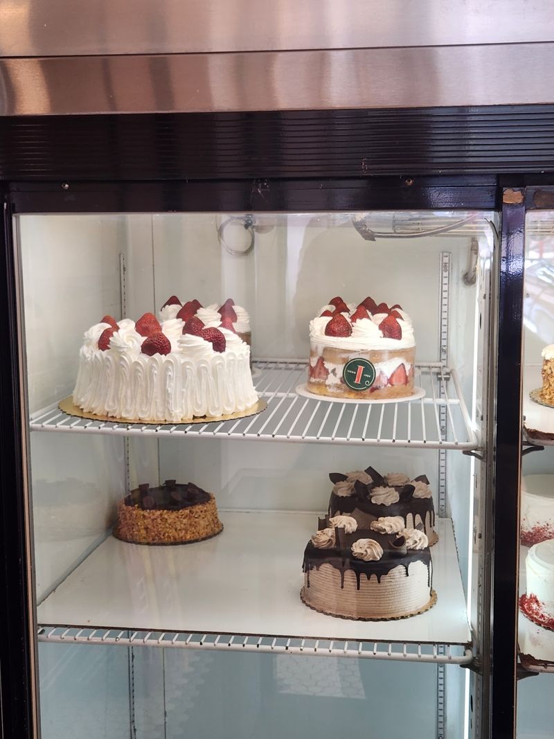 Custom Cakes Can Steal The Spotlight At Your Party