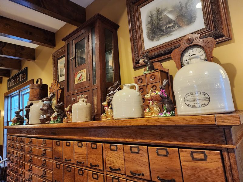 Cozy Rooms, Antiques, And Outdoor Seating
