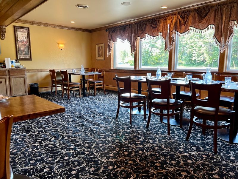 Why This Little Dinner Spot Is Worth The Drive