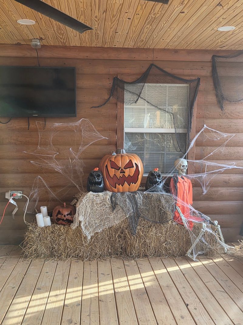 October Brings Hayrides And Actors