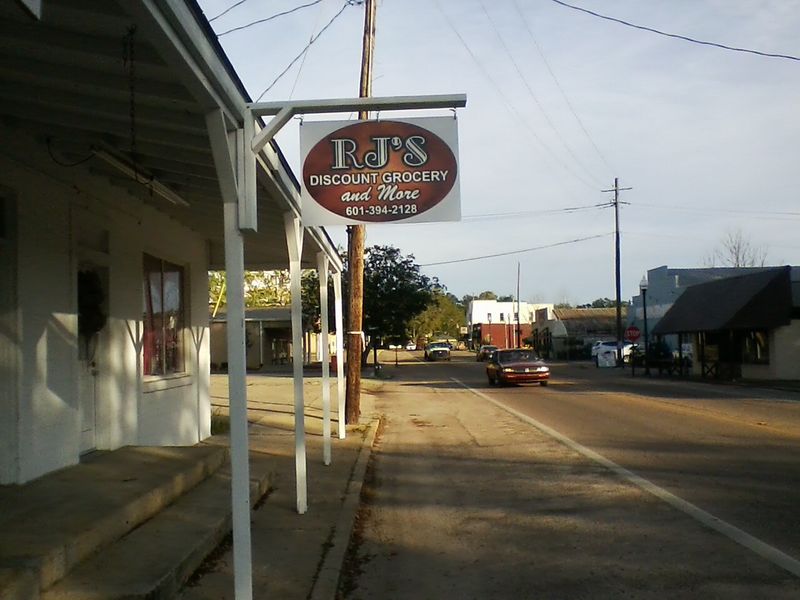 RJ's Discount Grocery, Leakesville, MS