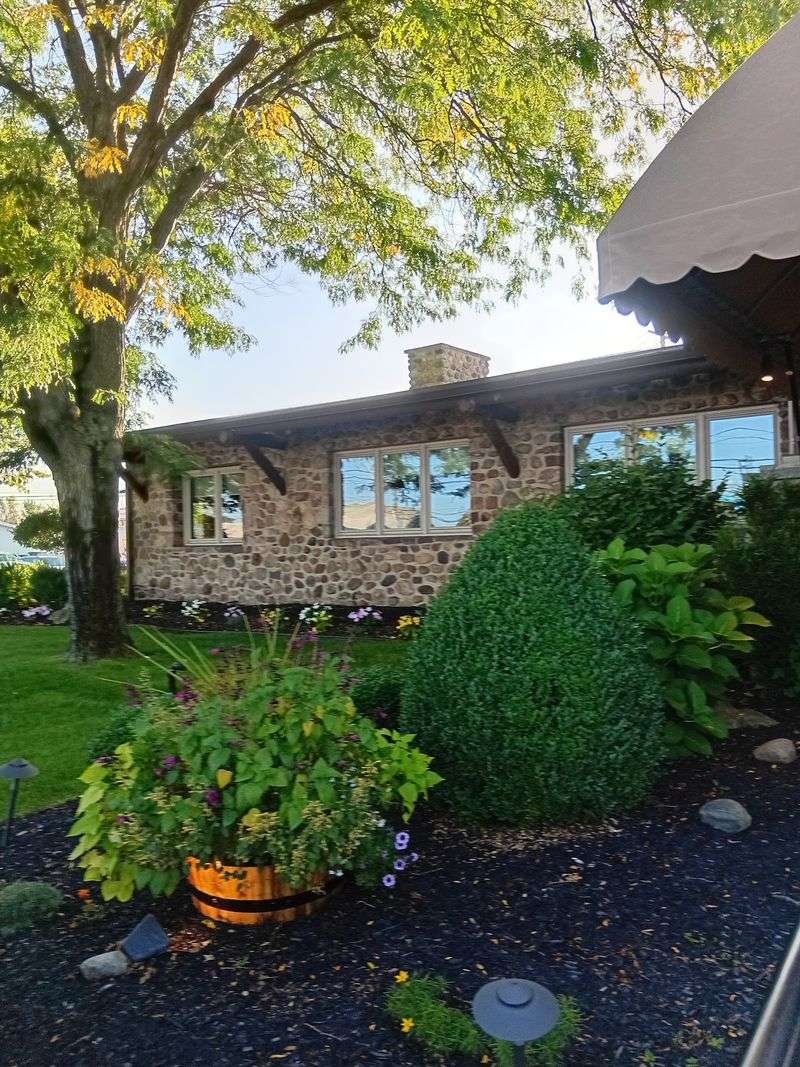 Fieldstone Country Inn - Lockport