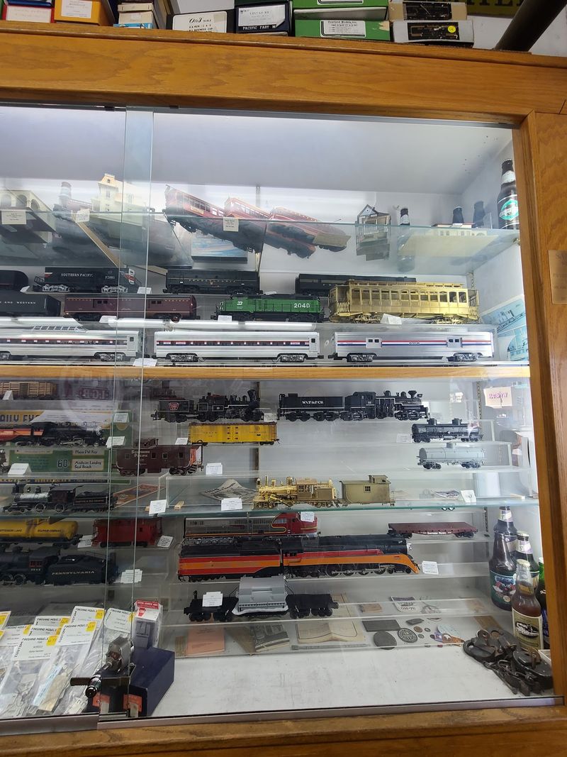 Meet An Owner Hollywood Calls For Train Advice