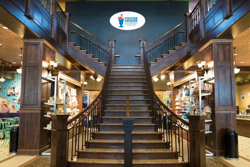 Wells Visitor Center & Ice Cream Parlor, Le Mars, IA