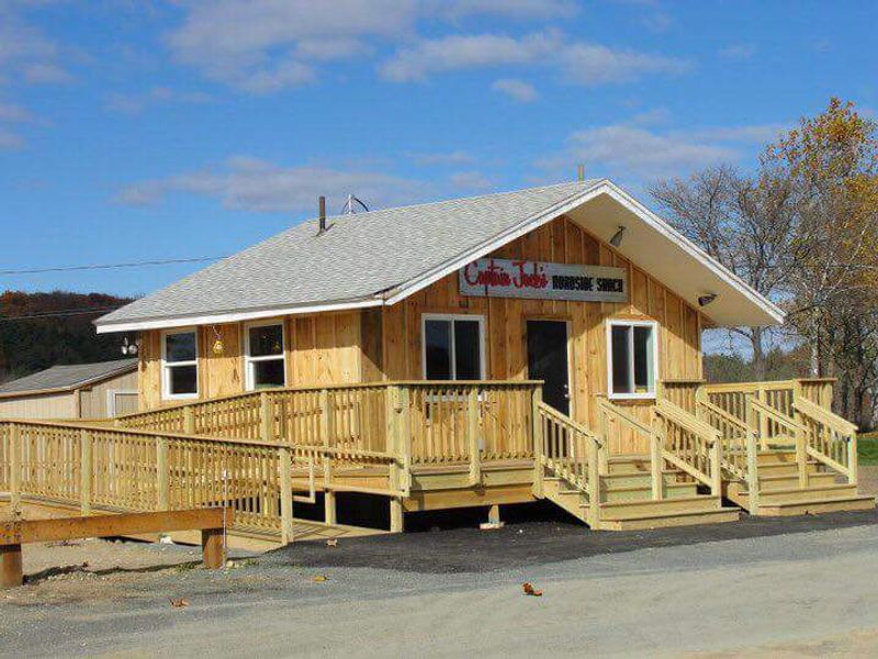 A Beach Shack Far From The Beach Shouldn't Work This Well