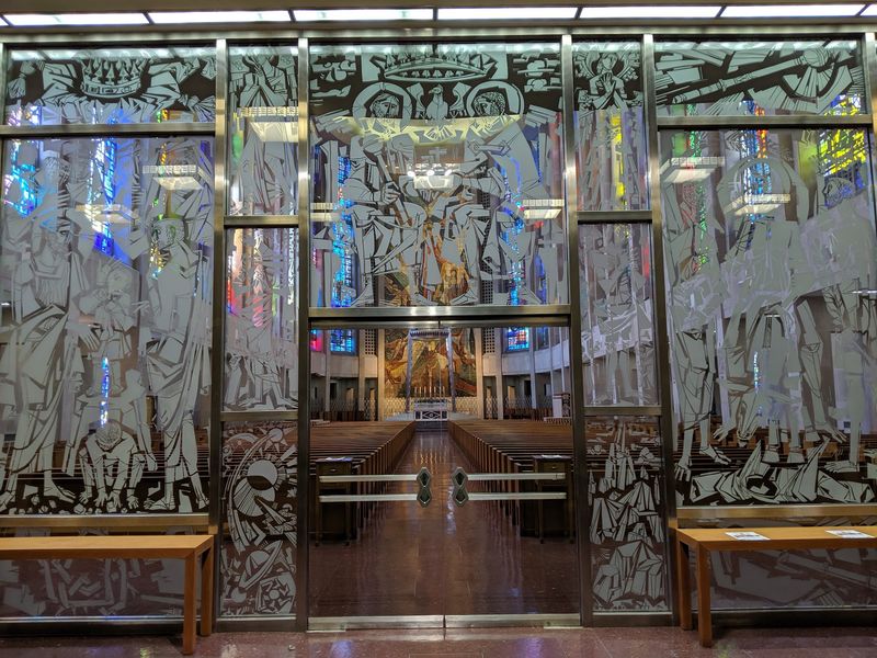 An Etched Glass Wall Makes A Grand First Impression
