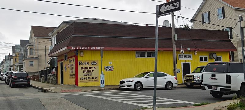Reis Bakery & Market
