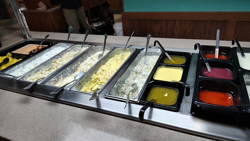 A Salad Bar That Earns Its Own Fan Club