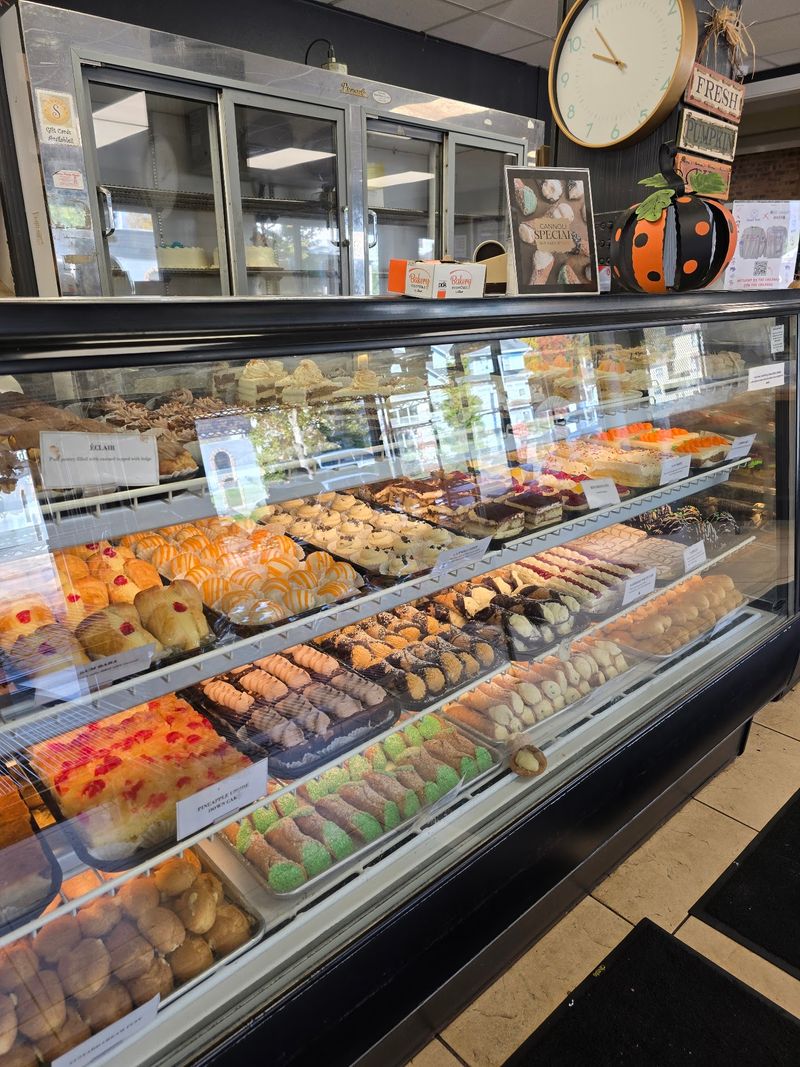 Cannoli Worth Crossing Town For