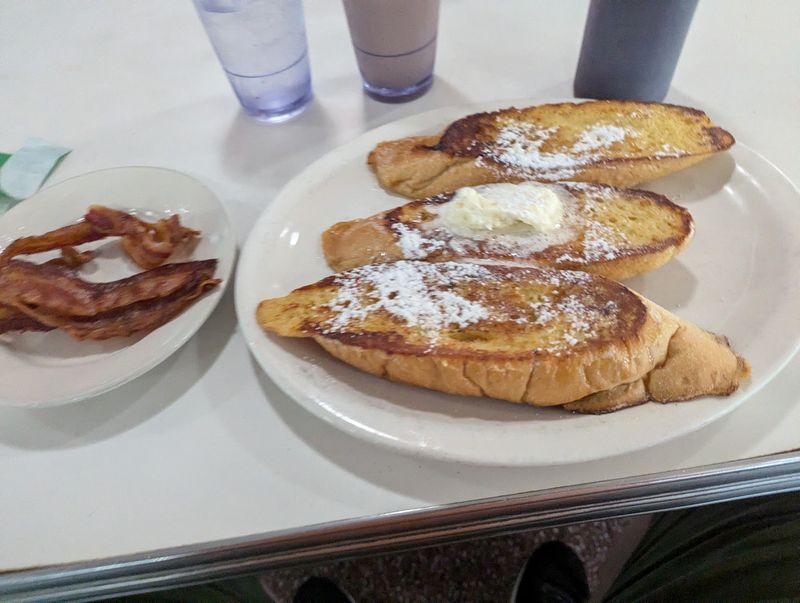 Breakfast Never Clocks Out At This Counter