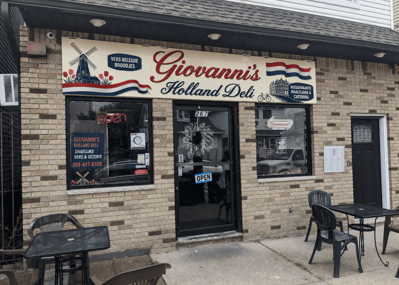 Giovannis Italian Deli