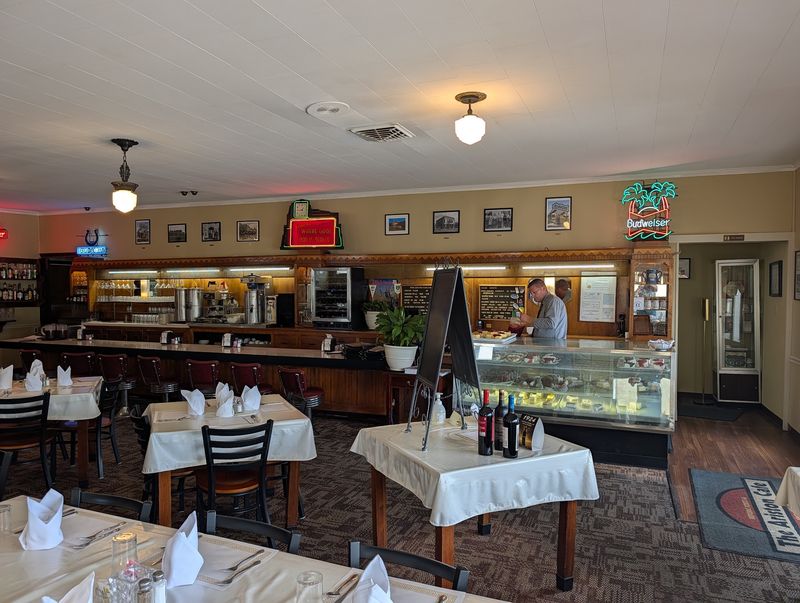 An Easy Exit Off I-55 Leads Straight To Route 66 Royalty