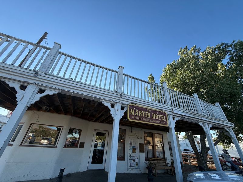 A Railroad-Side Landmark Feeding Travelers Since 1898