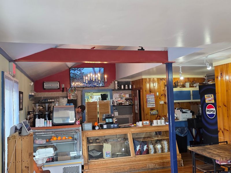 Waypoint Cafe, Long Lake