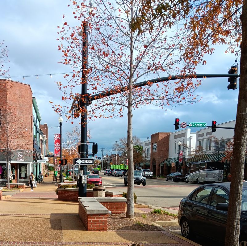 Laid-Back Boutiques and Long-Running Storefronts