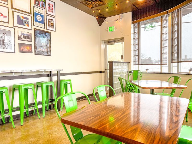 A Dining Room That Feels Like A Rewind Button