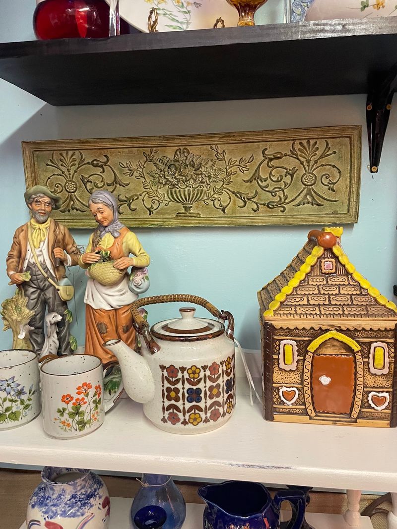 Decorative Showpieces and Practical Finds
