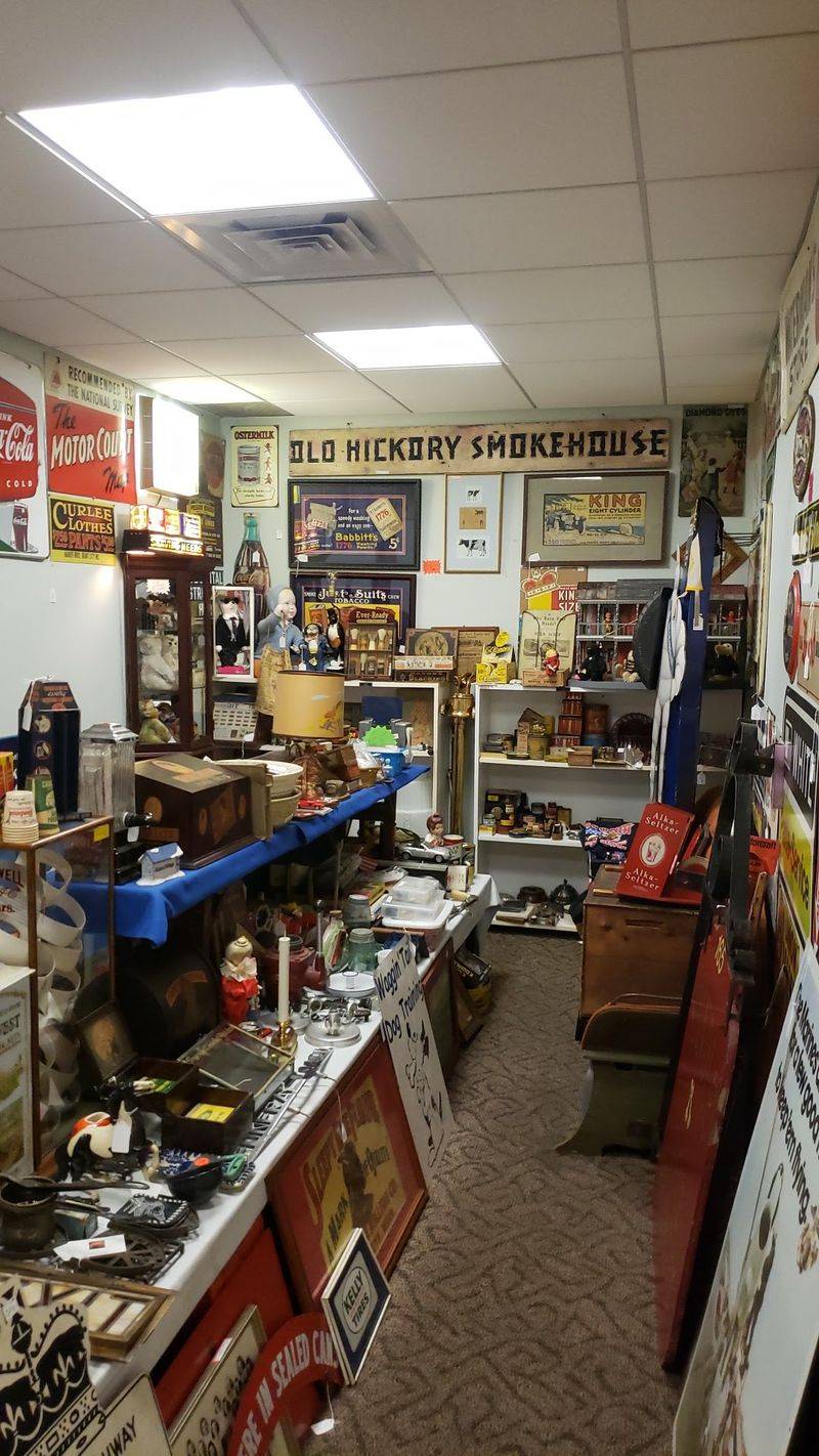 Middleboro Antique Co-op