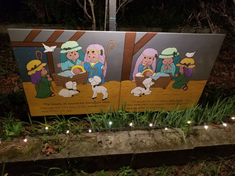 Story Plaques That Tell The Christmas Tale
