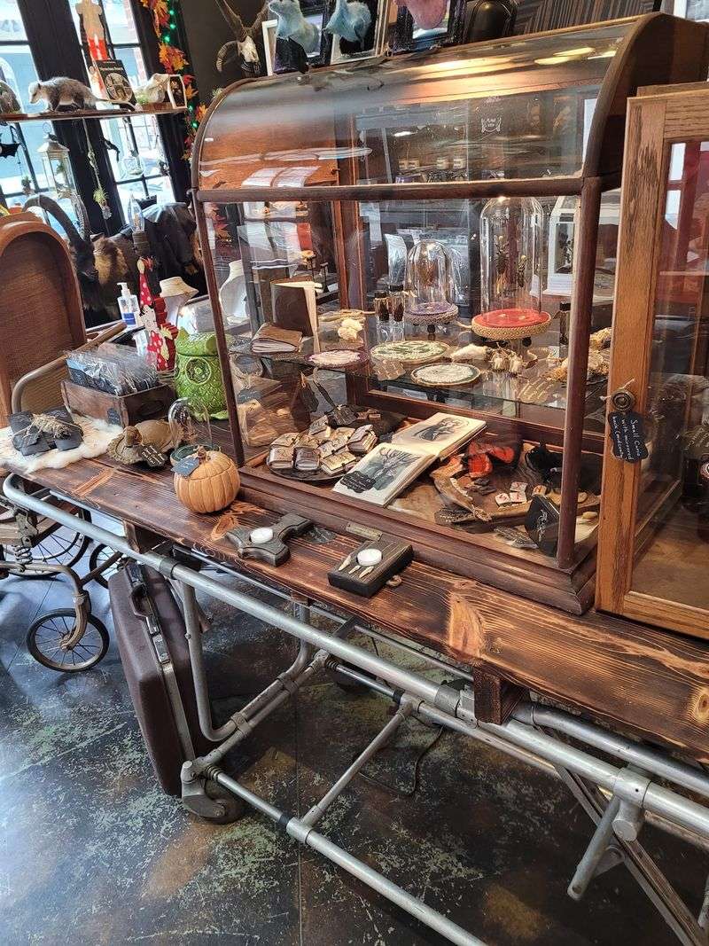 Victorian Keepsakes Bring Old Stories Back To Life