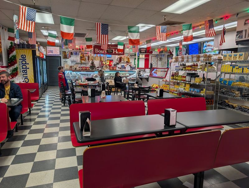 Cugino's Italian Deli & Pizzeria